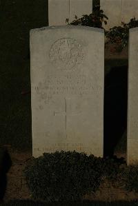 Caterpillar Valley Cemetery Longueval - Dickson, H