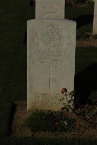 Caterpillar Valley Cemetery Longueval - Farr, E