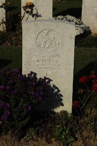 Caterpillar Valley Cemetery Longueval - Fisher, B