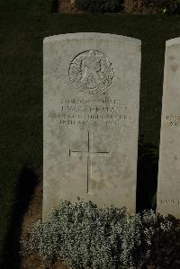 Caterpillar Valley Cemetery Longueval - Freeman, J W