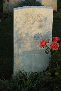 Caterpillar Valley Cemetery Longueval - Frier, W W