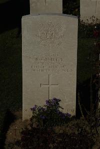 Caterpillar Valley Cemetery Longueval - Galletly, Duncan