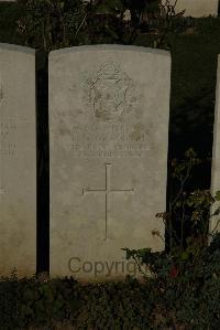 Caterpillar Valley Cemetery Longueval - Graham, F G