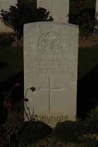 Caterpillar Valley Cemetery Longueval - Green, R