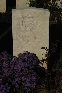 Caterpillar Valley Cemetery Longueval - Greenley, T E