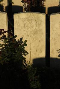 Caterpillar Valley Cemetery Longueval - Griffiths, Ellis