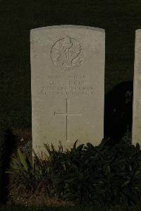 Caterpillar Valley Cemetery Longueval - Harris, J