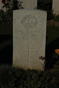 Caterpillar Valley Cemetery Longueval - Hassell, Robert