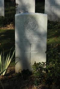 Caterpillar Valley Cemetery Longueval - Hearn, H C