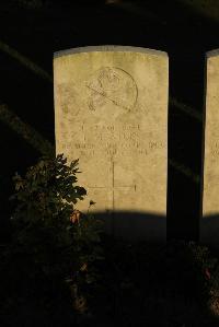 Caterpillar Valley Cemetery Longueval - Heaton, E