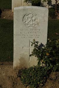 Caterpillar Valley Cemetery Longueval - Hogben, L S