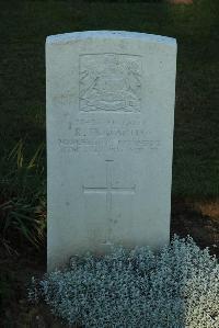 Caterpillar Valley Cemetery Longueval - Howarth, Robert