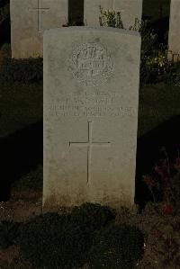 Caterpillar Valley Cemetery Longueval - Howes, E W