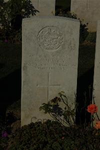 Caterpillar Valley Cemetery Longueval - Hussey, W C