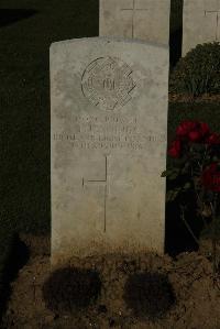 Caterpillar Valley Cemetery Longueval - Jennings, T