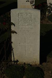 Caterpillar Valley Cemetery Longueval - Jones, Benjamin