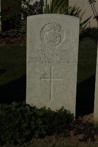 Caterpillar Valley Cemetery Longueval - Jones, J H