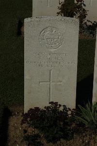 Caterpillar Valley Cemetery Longueval - Jones, Thomas