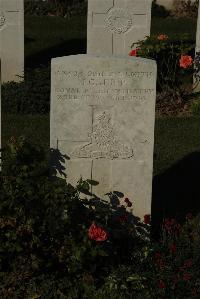 Caterpillar Valley Cemetery Longueval - Jupp, J G