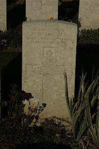 Caterpillar Valley Cemetery Longueval - Knapper, C W