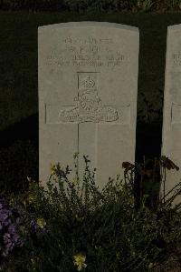 Caterpillar Valley Cemetery Longueval - Knock, W