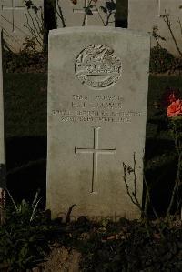 Caterpillar Valley Cemetery Longueval - Lewis, H J S