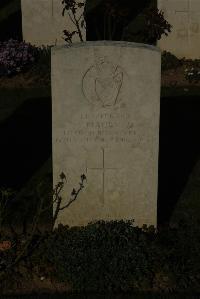 Caterpillar Valley Cemetery Longueval - MacBeth, Stanley