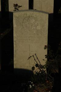 Caterpillar Valley Cemetery Longueval - MacKenzie, R