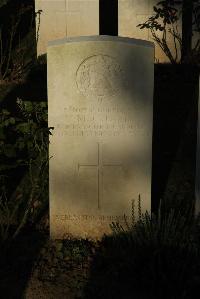 Caterpillar Valley Cemetery Longueval - MacKenzie, Thomas