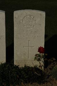 Caterpillar Valley Cemetery Longueval - MacKley, Walter Gordon