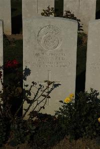 Caterpillar Valley Cemetery Longueval - Maynard, R