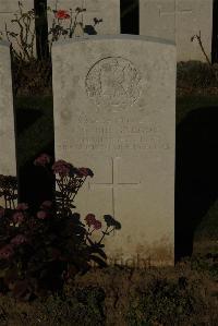 Caterpillar Valley Cemetery Longueval - McGregor, James Flynn