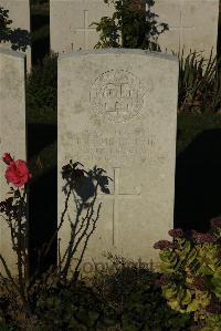 Caterpillar Valley Cemetery Longueval - McKenzie, Robert Livingstone