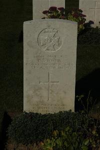 Caterpillar Valley Cemetery Longueval - Moon, Frank Rumsley