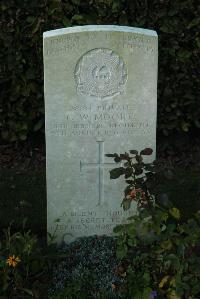 Caterpillar Valley Cemetery Longueval - Moore, Cecil Walter