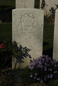 Caterpillar Valley Cemetery Longueval - Moore, David