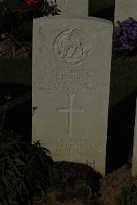 Caterpillar Valley Cemetery Longueval - Moore, W T