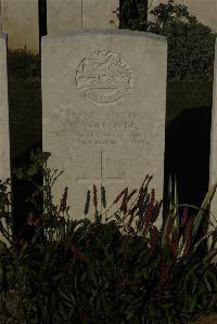 Caterpillar Valley Cemetery Longueval - Morcombe, G