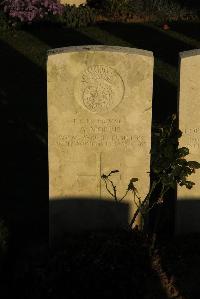 Caterpillar Valley Cemetery Longueval - Morris, Arthur