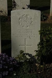 Caterpillar Valley Cemetery Longueval - Morris, C