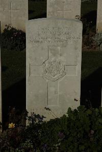 Caterpillar Valley Cemetery Longueval - Musson, Ernest William