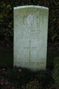 Caterpillar Valley Cemetery Longueval - Palmer, Robert