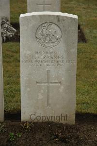 Caterpillar Valley Cemetery Longueval - Parkes, F L