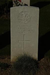 Caterpillar Valley Cemetery Longueval - Parsley, T