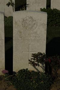 Caterpillar Valley Cemetery Longueval - Pearce, J W C