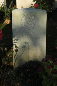 Caterpillar Valley Cemetery Longueval - Perks, J F