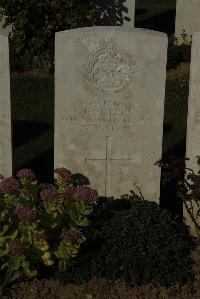 Caterpillar Valley Cemetery Longueval - Peters, H