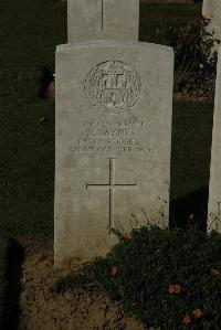 Caterpillar Valley Cemetery Longueval - Rayner, J