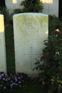 Caterpillar Valley Cemetery Longueval - Roberts, W E