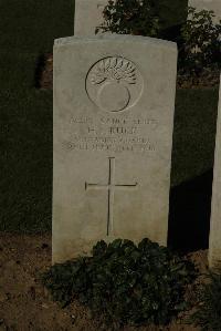 Caterpillar Valley Cemetery Longueval - Ruck, H J